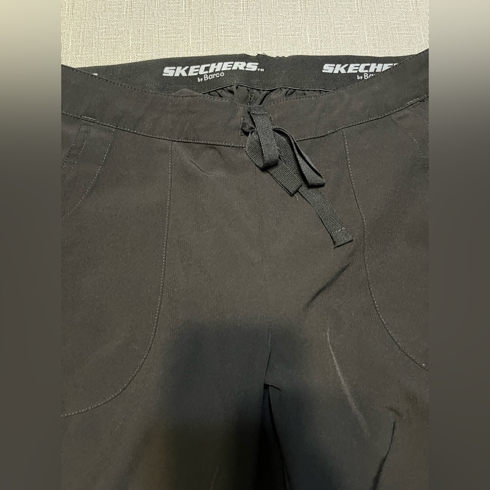 Skechers women’s scrub pants. Black, size medium.